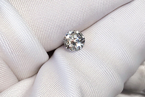 回收二手钻石 解答裸钻和成品钻的区别