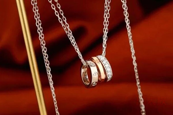 卡地亚LOVE双环钻石项链回收热度一直在，只因款式经典？