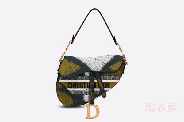 超适合夏天的迪奥马鞍包 刺绣款二手包包回收价格更美丽！