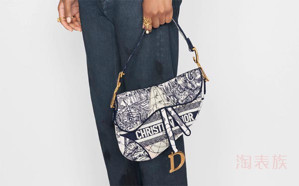 超适合夏天的迪奥马鞍包 刺绣款二手包包回收价格更美丽！