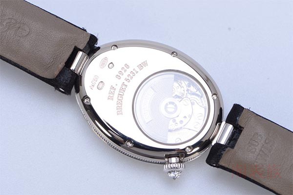 富有美学设计的二手宝玑8928BB手表回收多少钱 