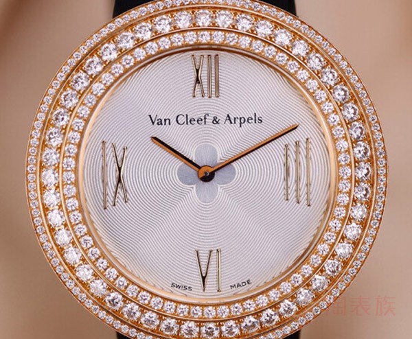 梵克雅宝外框女性镶钻白盘手表