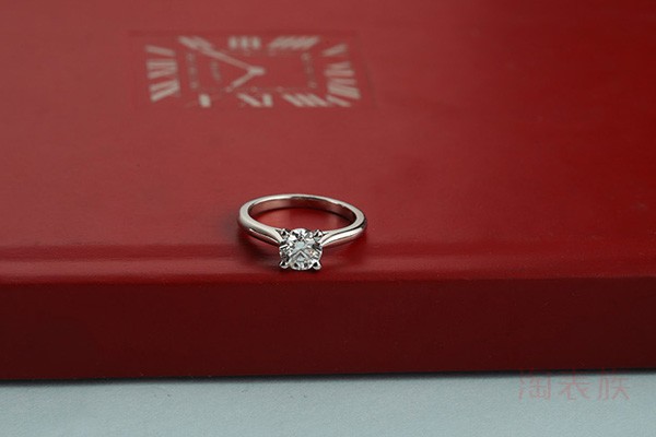 钻石戒指买什么样的好 买钻戒选择哪种材质