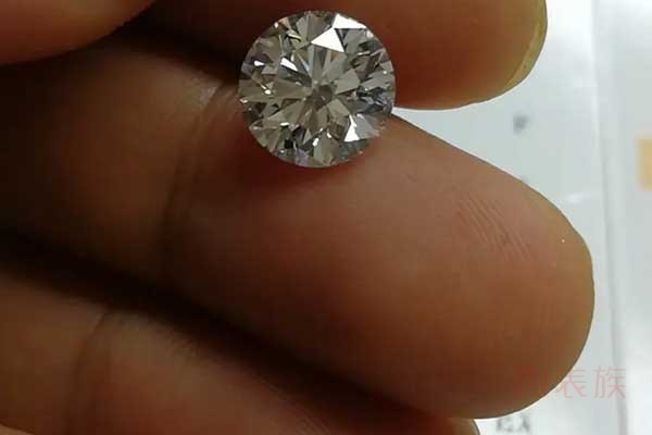 钻石市场价多少钱一克 一克钻石和一克黄金那个更值钱